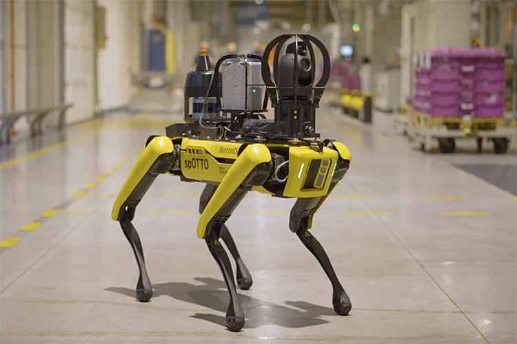 Roboter-Hund SpOTTO im BMW-Werk Hams Hall