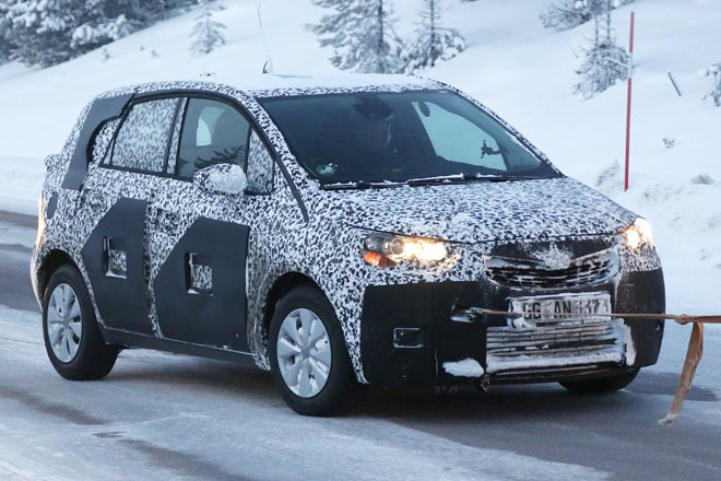 Testfahrten sind zum Test da, Liegenbleiber nicht weiter tragisch: Hier wird gerade der Opel Meriva C zurck ins Opel-Depot geschleppt