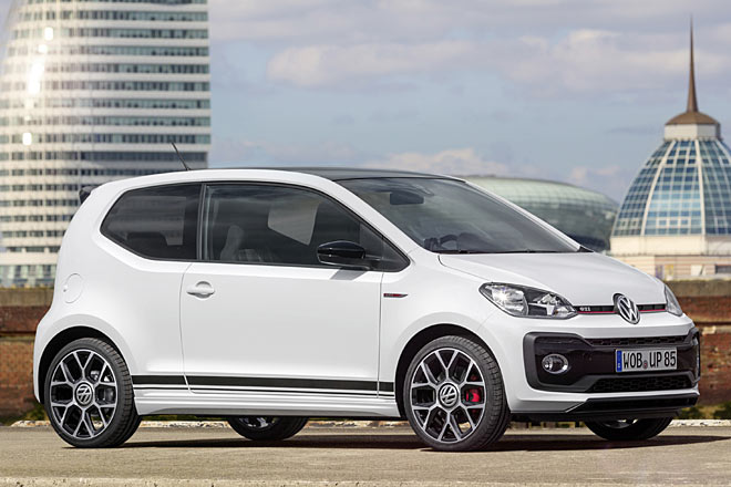 Anfang 2018 bringt VW den Up als GTI. Er trgt die GTI-Streifen des Ur-GTI und schicke 17-Zoll-Rder. An der Vorderachse gibt es rote Bremssttel