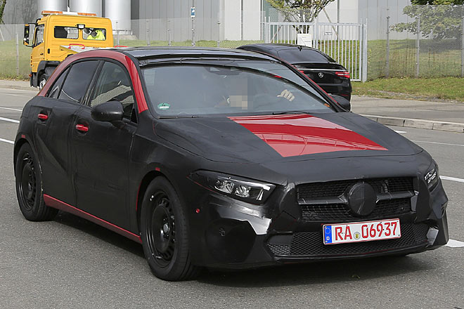 Die Motorhaube behlt die Fuge, reicht aber nicht mehr an die Scheinwerfer heran. Der vordere berhang wird krzer