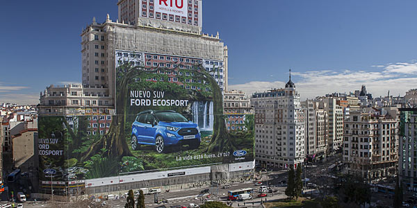 Ford schafft weltweit größtes Werbeplakat