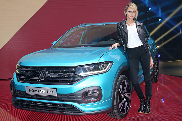 Zur Premiere hat VW Cara Delevingne als Testimonial verpflichtet. Wer sie nicht »kennen« sollte: Die Britin hat aktuell nicht weniger als 41,5 Millionen Follower auf Instagram