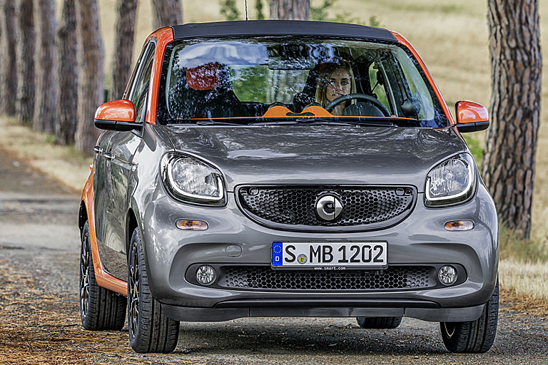 Und so sieht das Schwestermodell, der Smart Forfour, aus. Jedenfalls bis auch er geliftet wird