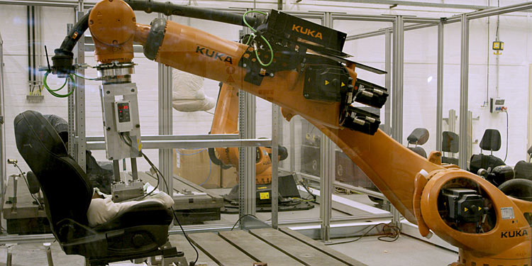 Ford: Roboter simuliert nassgeschwitzten Hintern