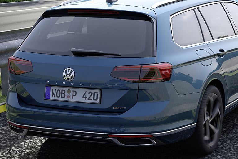 Am Heck sieht der Wagen ohne den R-Klimbim sogar besser aus