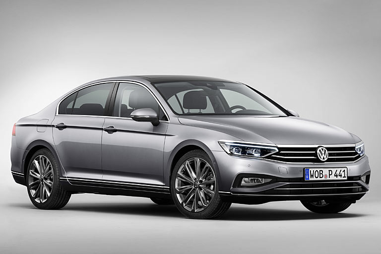 Auch die Limousine zeigt sich aufgefrischt, wird aber in Deutschland weiterhin keine Rolle spielen