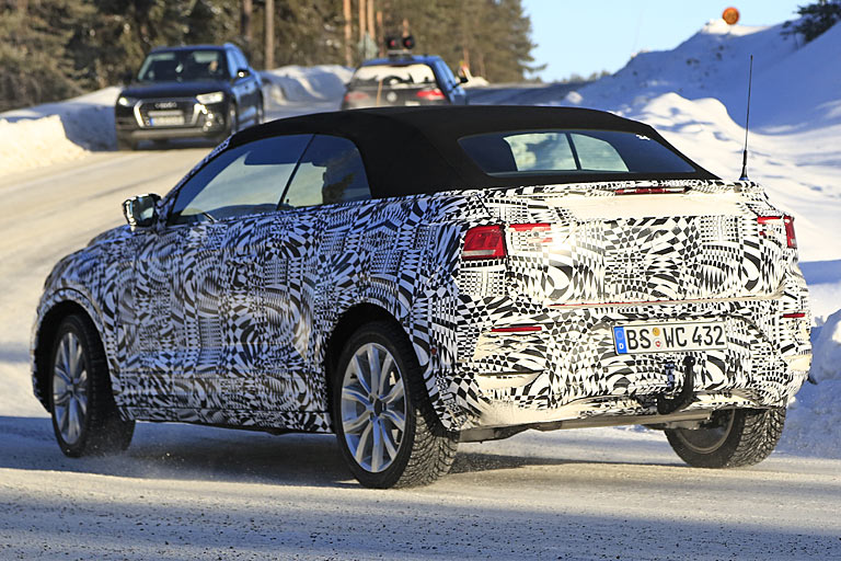 Auch am Heck bleibt das T-Roc Cabriolet ohne berraschungen, wenngleich der Abschluss deutlich flacher ausfllt als gewohnt