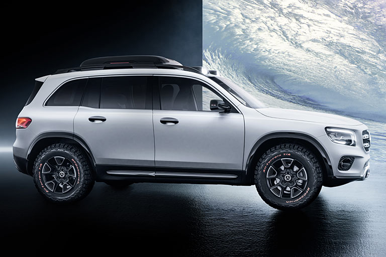 Knick in der Optik: Die Bordkante steigt im Bereich des hinteren Fensters an. Fr einen Mercedes ist das ungewhnlich