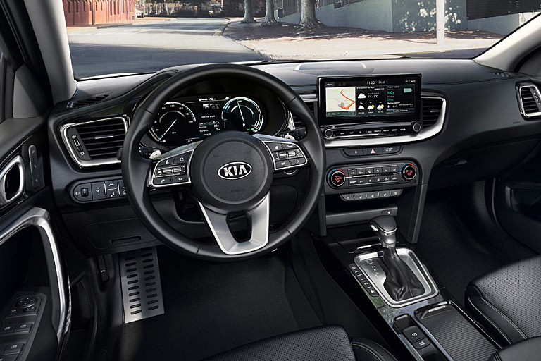 Ein 12,3 Zoll groes Digital-Kombiinstrument und ein 13,0 Zoll groer Zentralmonitor sind verfgbar