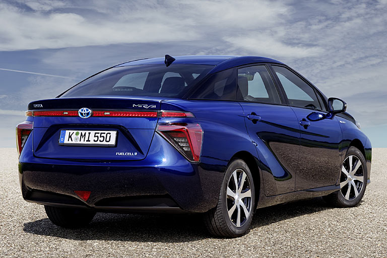 Die Heckansicht ist nicht besser – kein Vergleich zum neuen Modell