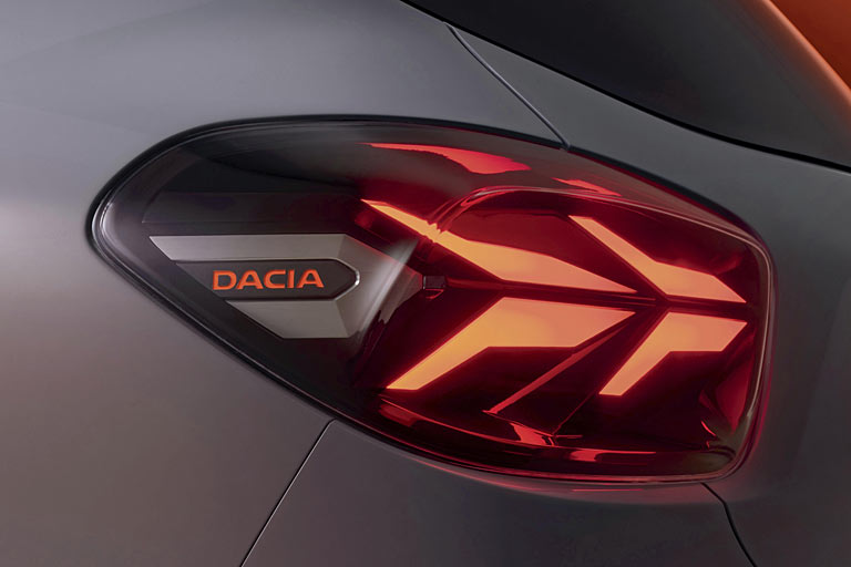 Das liegende Ypsilon soll allgemein zur neuen Lichtsignatur von Dacia werden