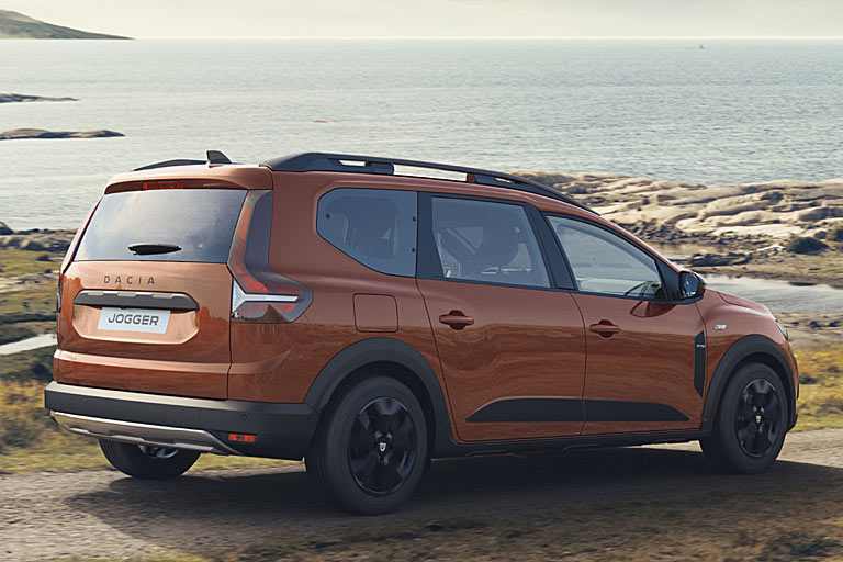 ... Kombi-Version des Sandero handelt, genauer gesagt die des Sandero Stepway, dessen Offroad-angehauchtes Design sowieso die meisten Kunden bevorzugen