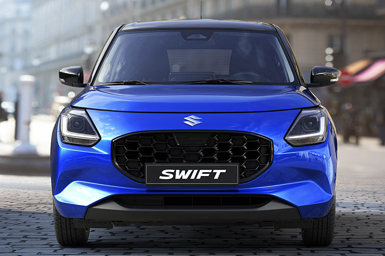 Das Design folgt der bisherigen Linie, scheint aber eher verschlimmbessert worden zu sein. Weder der rundere Haubenabschluss noch die berarbeitete Grill-Kontur noch das Scheinwerfer-Design sprechen uns an