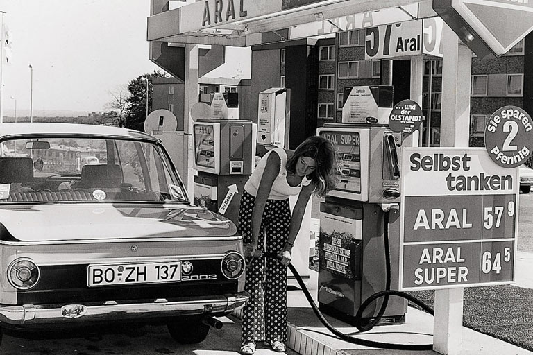 Und ja, die Preise in den Siebzigern sind Pfennig, nicht Cent. SB-Tanken sparte zwei Pfennig