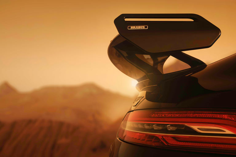 Mit dieser beeindruckenden Perspektive verabschiedet sich die Tausend-PS-Flunder dann auch. 25 Mal wird sie verkauft, zu Preisen von mindestens 536.000 Euro in Deutschland