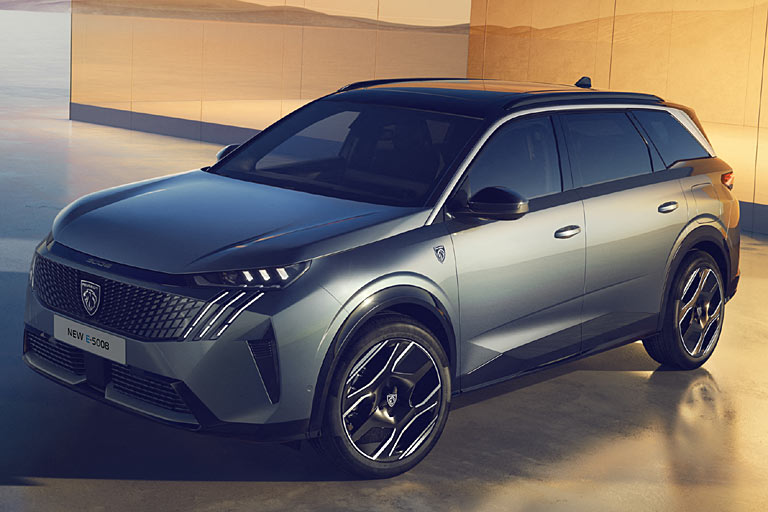 Schwestermodell des Grandland ist der Peugeot E-5008