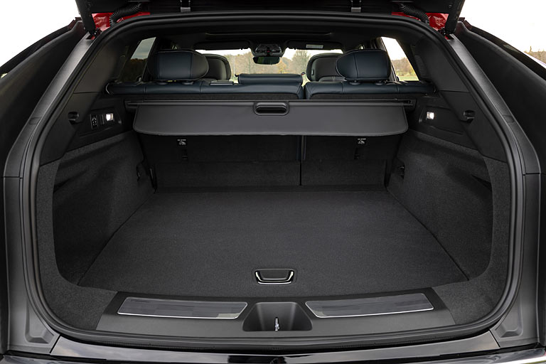 Der Kofferraum fasst 793 bis 1.722 Liter, optional kann auch ein Anhnger bis 1,5 Tonnen gezogen werden