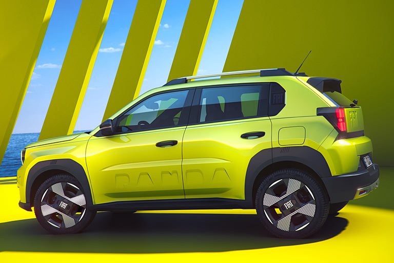 Das Auto misst 3,99 Meter und ist betont kantig gezeichnet. Dachreling, 17-Zöller und der eingravierte Schriftzug sind Standard