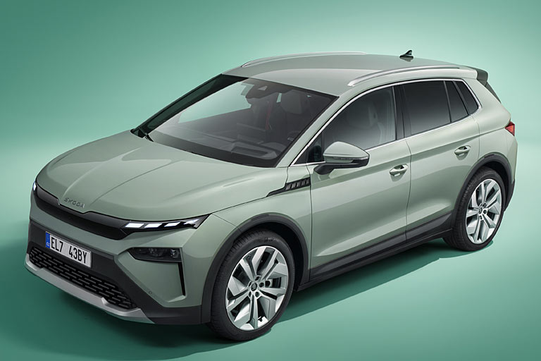 ... der allerdings glcklicherweise wenig zu sehen ist. Die schwarze Blende fr die Assistenz-Sensorik statt eines Khlergrills kennt man von Opel. Dreiecksfenster und -blende und Dekorelement am A-Sulen-bergang htten nicht sein mssen