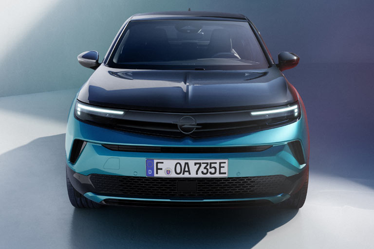 ... Opel-Blitzes und die seitliche Unterteilung des Tagfahrlichts