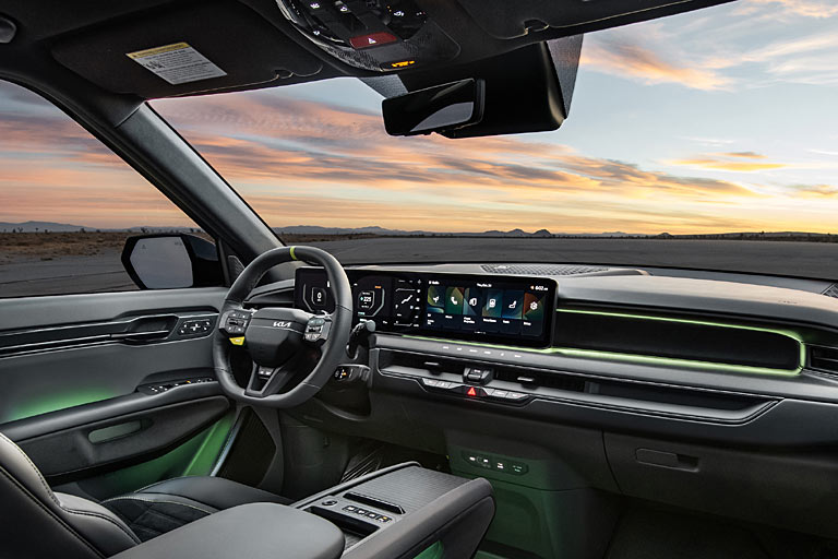 Blick ins GT-Interieur. Die volle Leistung entfacht der ebenfalls neongrne GT-Taster am Lenkrad