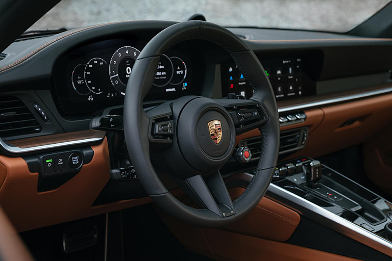 Sportlich, luxuris, klassisch: Auch innen hat Porsche vieles richtig gemacht. ber den primitiven Lichtschalter muss man hinwegsehen