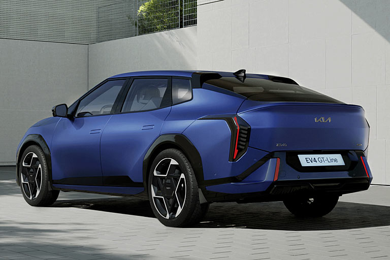 Auffllig sind die weit auen platzierten und einteiligen Rckleuchten. Auch ein durchgehendes Lichtband gibt es nicht