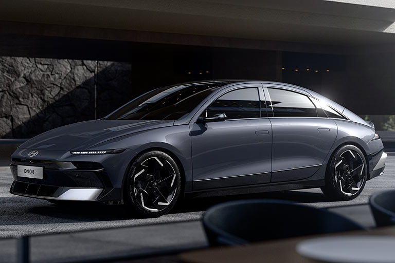 Auch die Motorhaube und die Kotflgel zeigen sich verndert