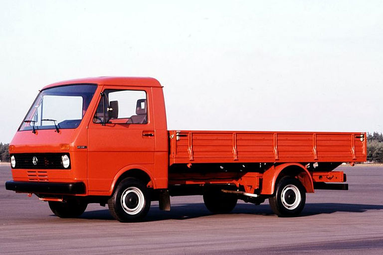 Lieferbar war der LT als Kastenwagen, Kombi, Bus, Pritsche, Doppelkabine und als Fahrgestell mit Fahrerhaus