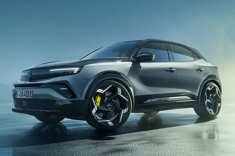 Opel zeigt den neuen Mokka GSE. Mit 280 PS und 345 Nm ist er nicht der strkste Blitz, mit 5,9 Sekunden auf Tempo 100 aber der schnellste