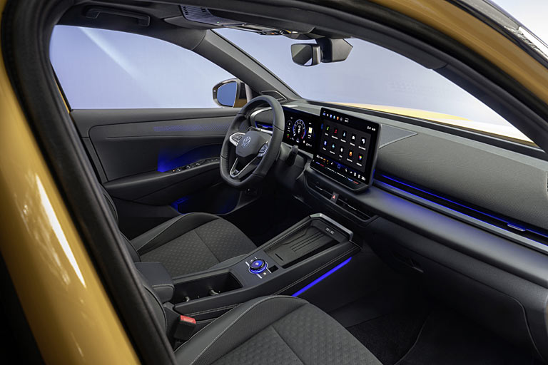 Erster Blick ins neue T-Roc-Interieur: Soweit klassisch, soweit okay