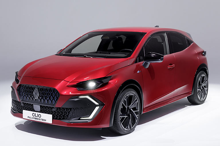 Gestatten, Renault Clio, 6. Generation 2026, als Topversion »Esprit Alpine«. Der Bestseller zeigt sich in neuem Kleid mit wuchtigerer Front, neugestalteten Scheinwerfern und »