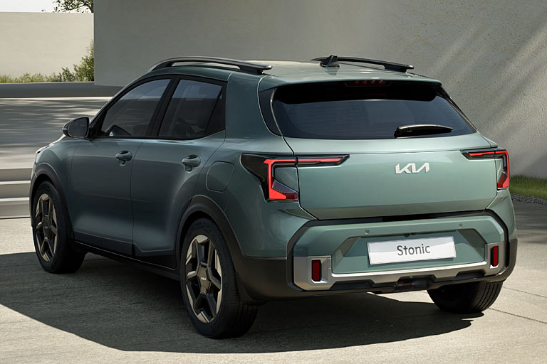 Das gilt auch fr hinten. In beiden Fllen gut gefllt auch die neue Form der Heckklappe, wenn auch die Fuge zwischen den Leuchten nicht htte sein mssen