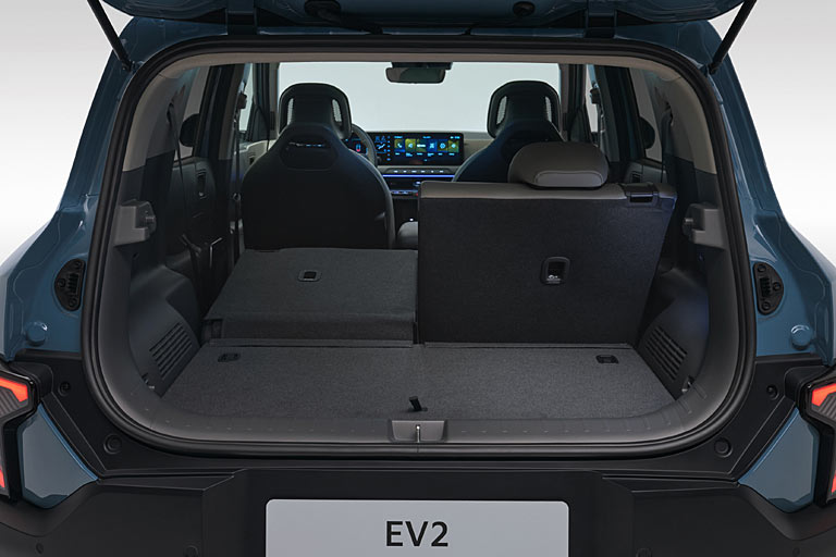 Der Kofferraum fasst zwischen 362 und 403 Litern. Unter dem Boden ist ein Fach, zus�tzlich verbaut Kia einen allerdings kleinen Frunk