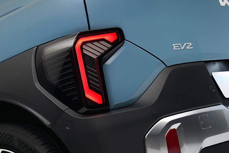 Mit den kleinen und arg tief platzierten R�ckleuchten k�nnen wir uns nicht anfreunden. Das steht schon dem Hyundai Kona nicht, der zus�tzlich �ber ein Leuchtenband verf�gt