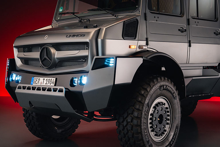 Bullig sei der Moggi, edel und gut. Offene Verschraubungen, sichtbare Türscharniere, Blindstopfen: Ja, (nur) ein Moggi darf das