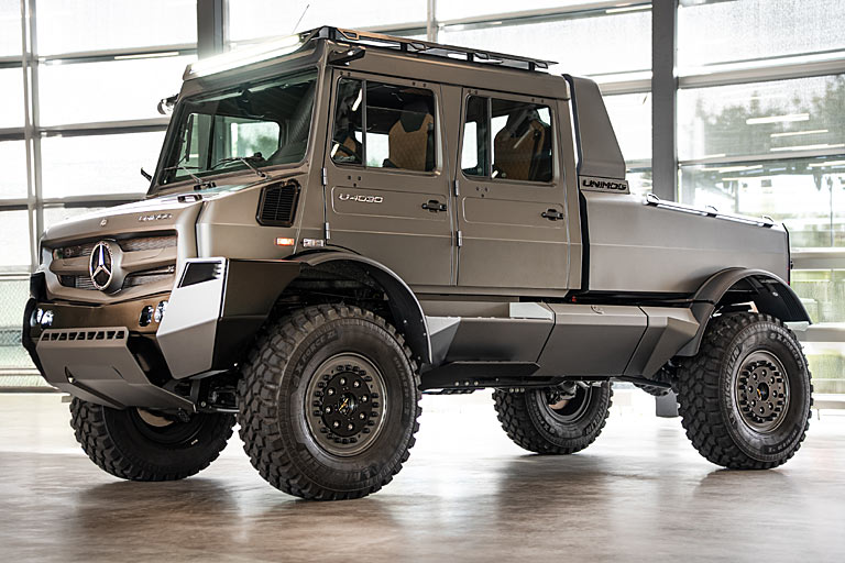 Doppelkabine und Pritsche als interessante Kombination. Die Kameraspiegel von Actros & Co. sind auch ein Unimog-Unikat – bisher