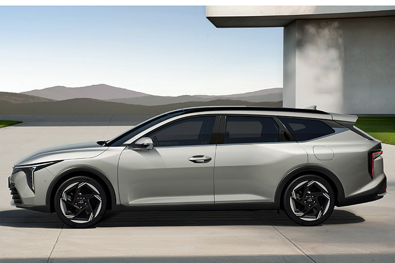 Die Sportswagon getaufte Variante streckt sich auf 4,70 Meter bei einem gegenüber dem Hatchback unveränderten Radstand von 2,72 Metern. Auch der Kombi trägt den versteckten hinteren Türgriff