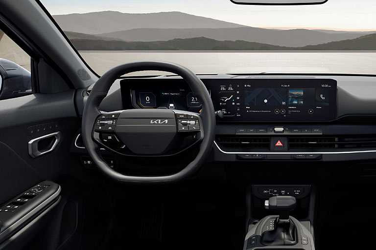 Große Displaylandschaft trifft viele konventionelle Bedienelemente: Innen ist der Sportswagon natürlich identisch zum Schrägheck-Modell