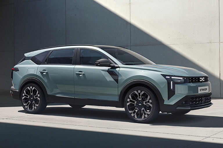 Als Kombi beschrieben, wirkt der Striker tatsächlich eher wie ein SUV, genauer: ein Crossover. Erstmals setzt Dacia auf eine neue Formensprache für die Scheinwerfer