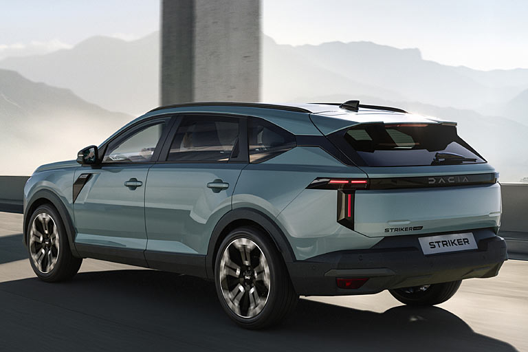 Auch am Heck gibt es die neue Leuchtengrafik, die an Kia erinnert. Radhausverkleidungen sind Standard