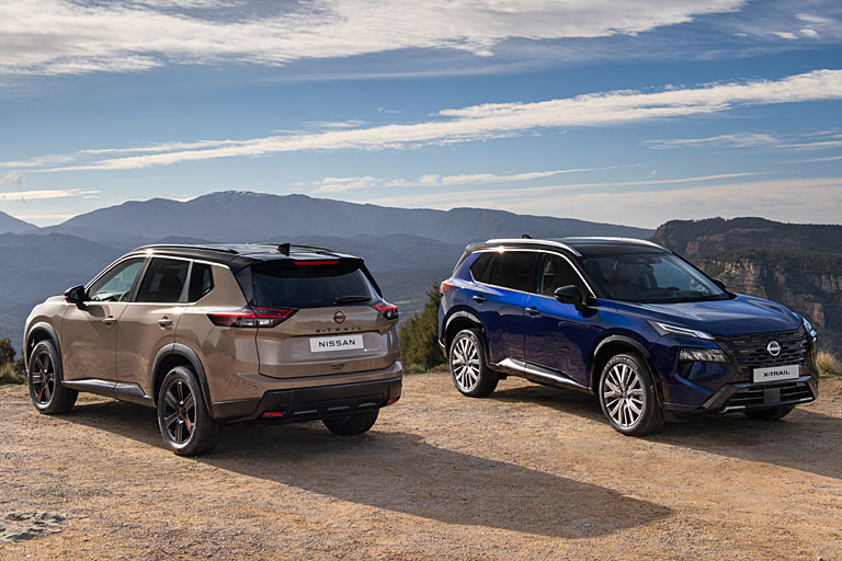 Vier Jahre nach dem Start wird der Nissan X-Trail IV ab Spätsommer mit einem Facelift vorfahren, das u.a. diese beiden neuen Farben mitbringt