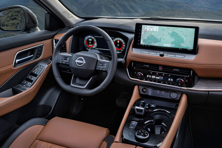 Und so im normalen Modell, hier der Tekna mit der neuen optionalen braunen Lederausstattung. Insgesamt hat Nissan &raquo;Neuerungen für mehr Harmonie und Komfort&laquo; angekündigt