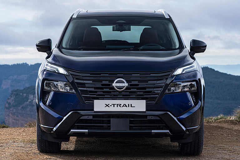 Auch Grill und Frontschürze hat Nissan modifiziert