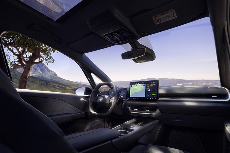 Das Neo-Interieur hat deutlich gewonnen. Der Bildschirm ist schöner integriert, endlich gibt es ein größeres Kombiinstrument, und Lenkrad und Klimabedieneinheit bekommen echte Tasten