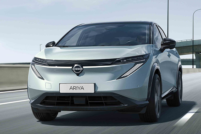 Gestatten, Nissan Ariya, Facelift 2026. Das E-Suv sieht nun so aus, wie es schon vier Jahren hätte aussehen können und müssen