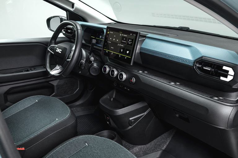 Blick ins Interieur: Einfach ist okay. Dinge wie wie die vom Twingo übernommenen drei Lenkstockhebel rechts gefallen uns aber nicht