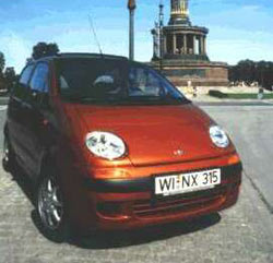 Daewoo Matiz posiert vor der Berliner Siegessäule