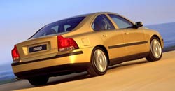 Das "Goldene Lenkrad 2000 (Obere Mittelklasse)" erhlt der Volvo S60; Bild: Volvo