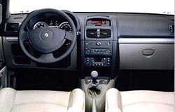 Neu: Aufgeräumtes, eleganteres Cockpit | Bild: Deutsche Renault AG